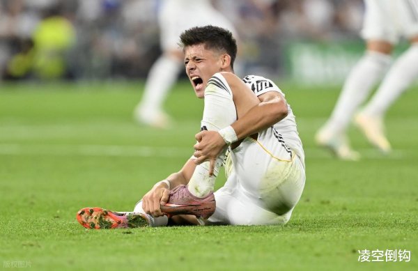 牛千万 姆巴佩绝佳跑位, 居莱尔贪功不传后浪射引发热议, 球迷: 明显飘了